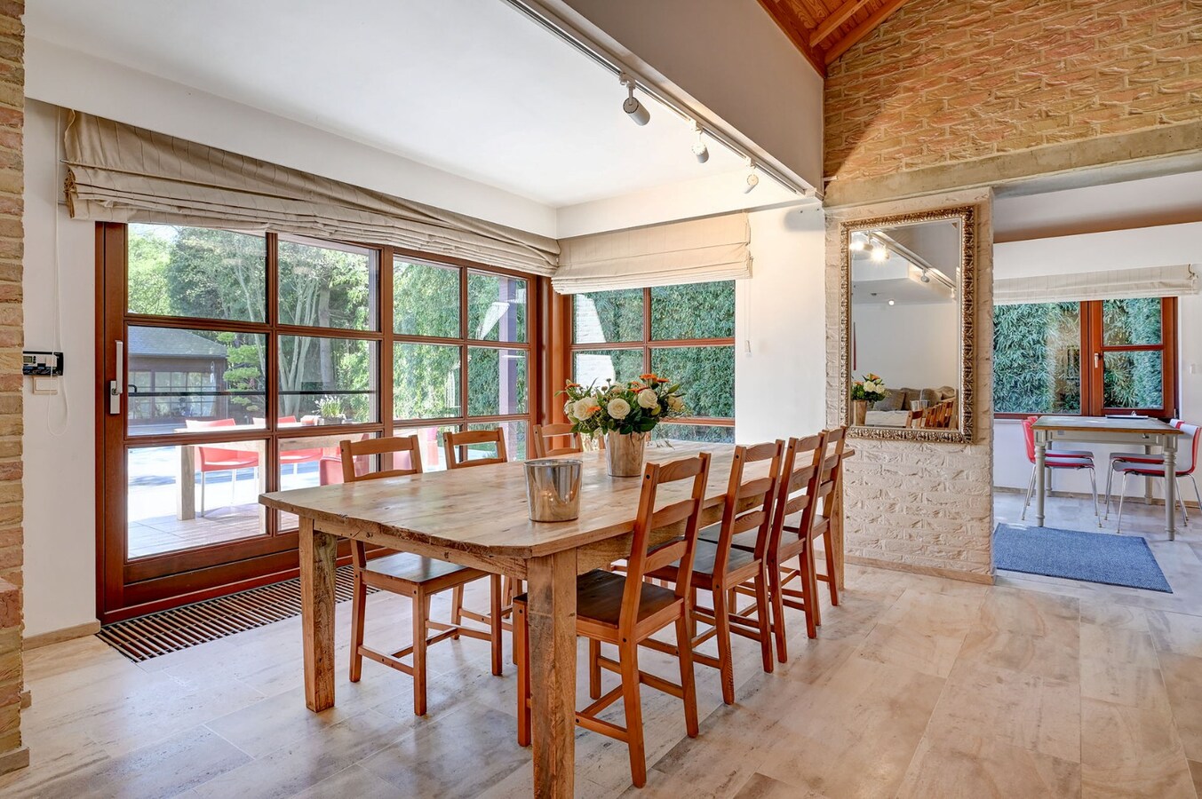 Uitzonderlijk kantoorgebouw met woonst 