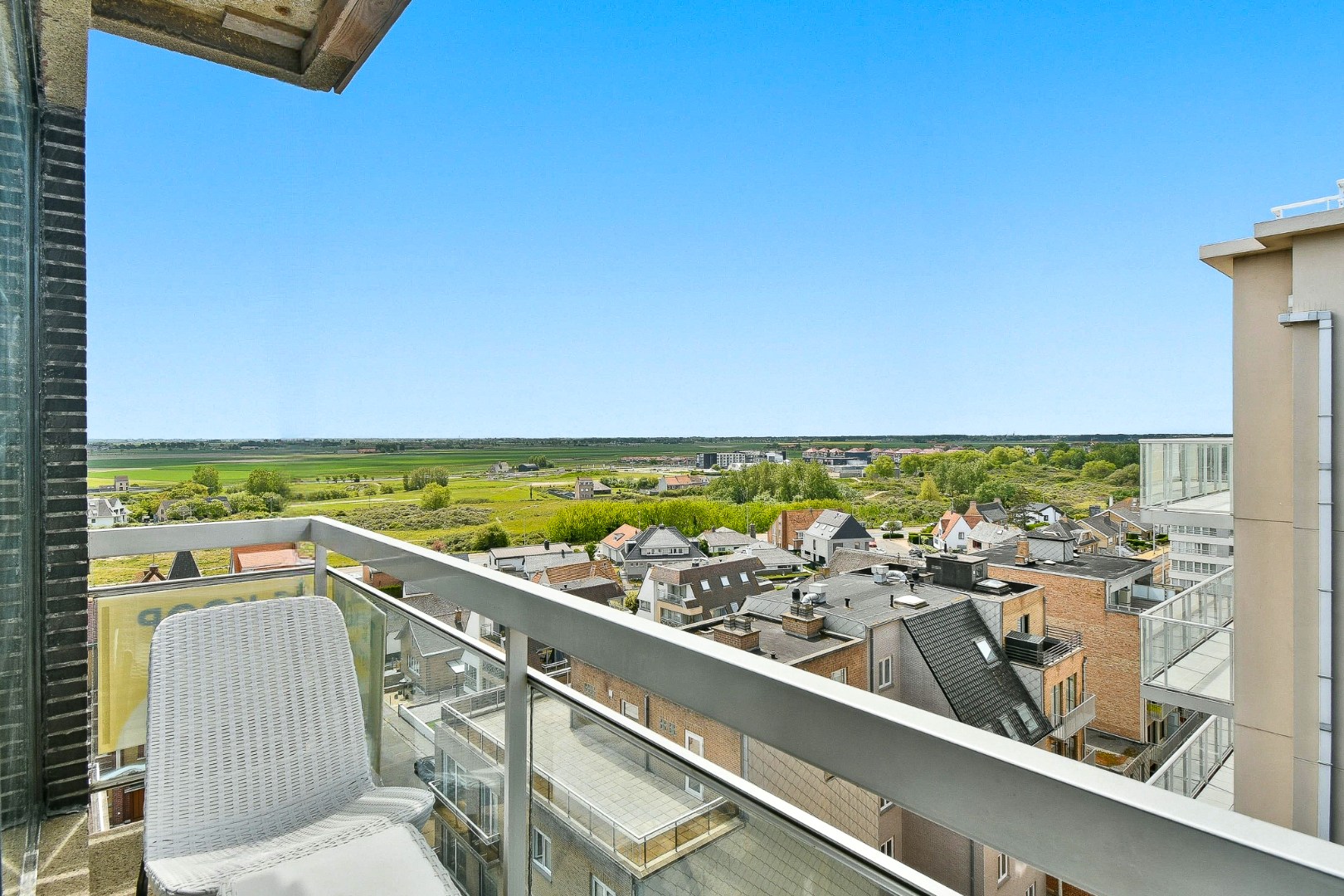Appartement met zijdelings zeezicht en prachtig verzicht 