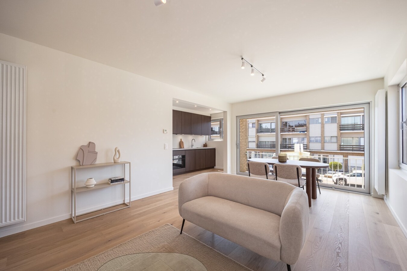 Gerenoveerd appt met 2 slpk en terras te Kapellen! 