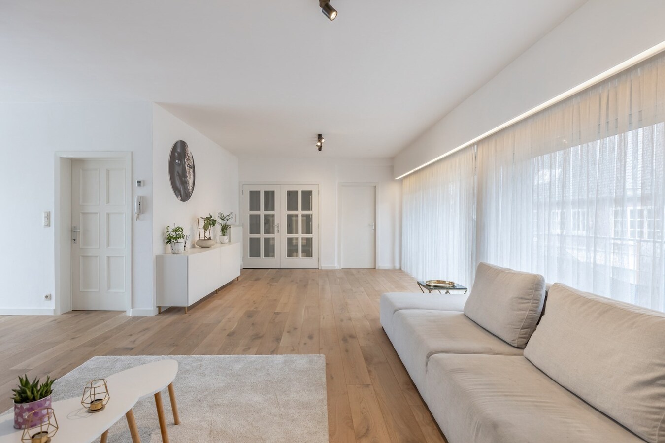 Modern en comfortabel gerenoveerd appartement op de eerste verdieping in het centrum van Neeroeteren 