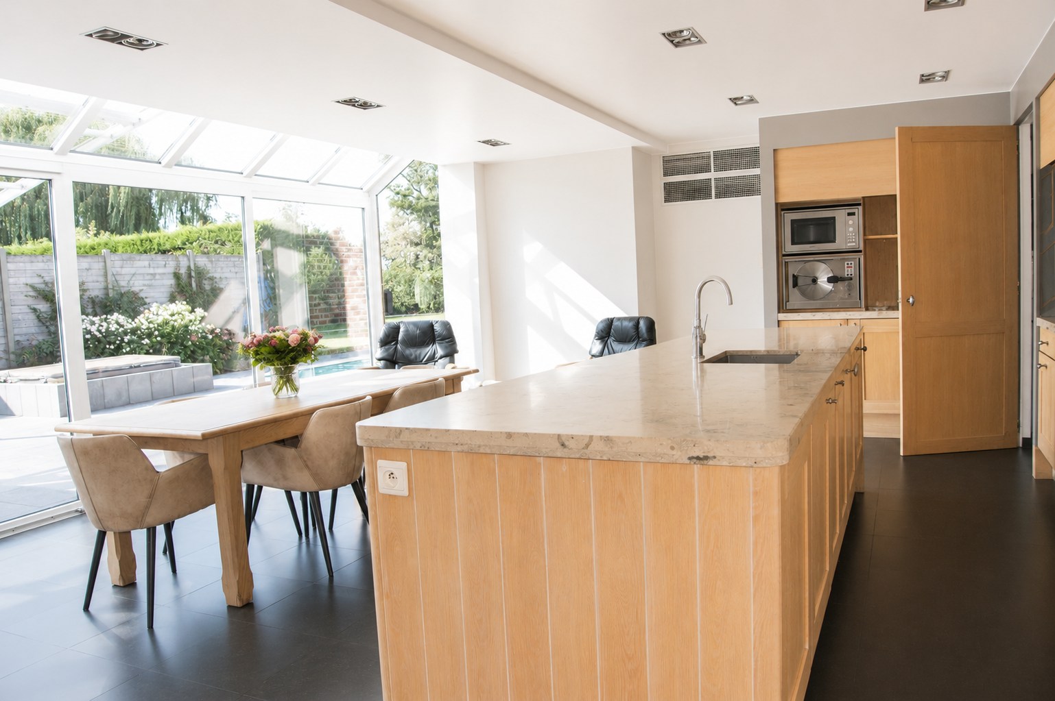 Statige villa met loods op groot perceel, buitenkans! Ruddervoorde (Waardamme) 