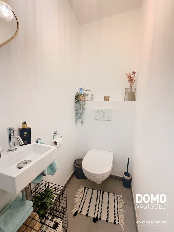 GELIJKVLOERS 1 SLAAPKAMER APPARTEMENT MET TUIN TE KERMT 