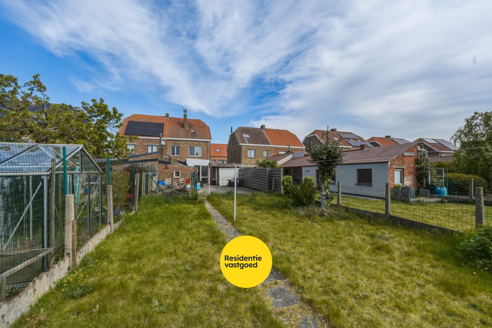 Ruime gezinswoning met tuin en garage nabij centrum Oudenburg 
