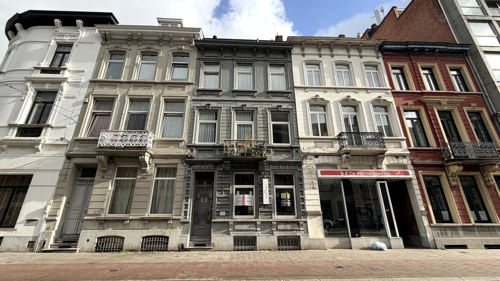 Kantoorgelijkvloers te huur op wandelafstand van Sint-Pietersstation in Gent