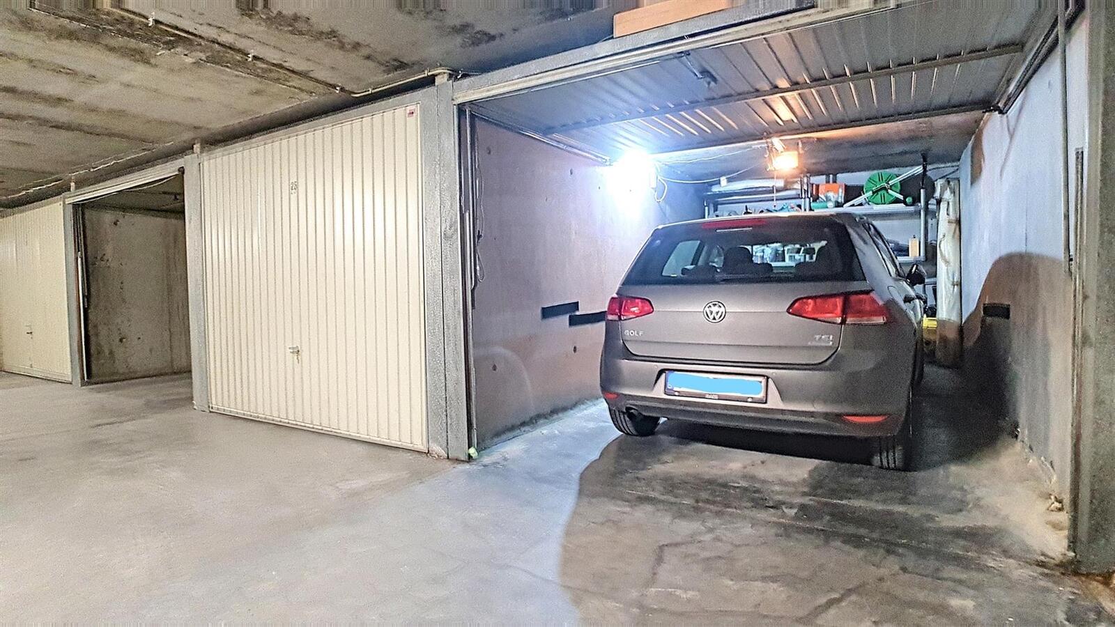 Ruime garagebox vlakbij de kerk - Heist 