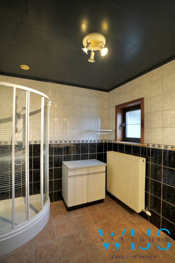 Super gezellig woonhuis met ruime garage te Boekhoute ! 