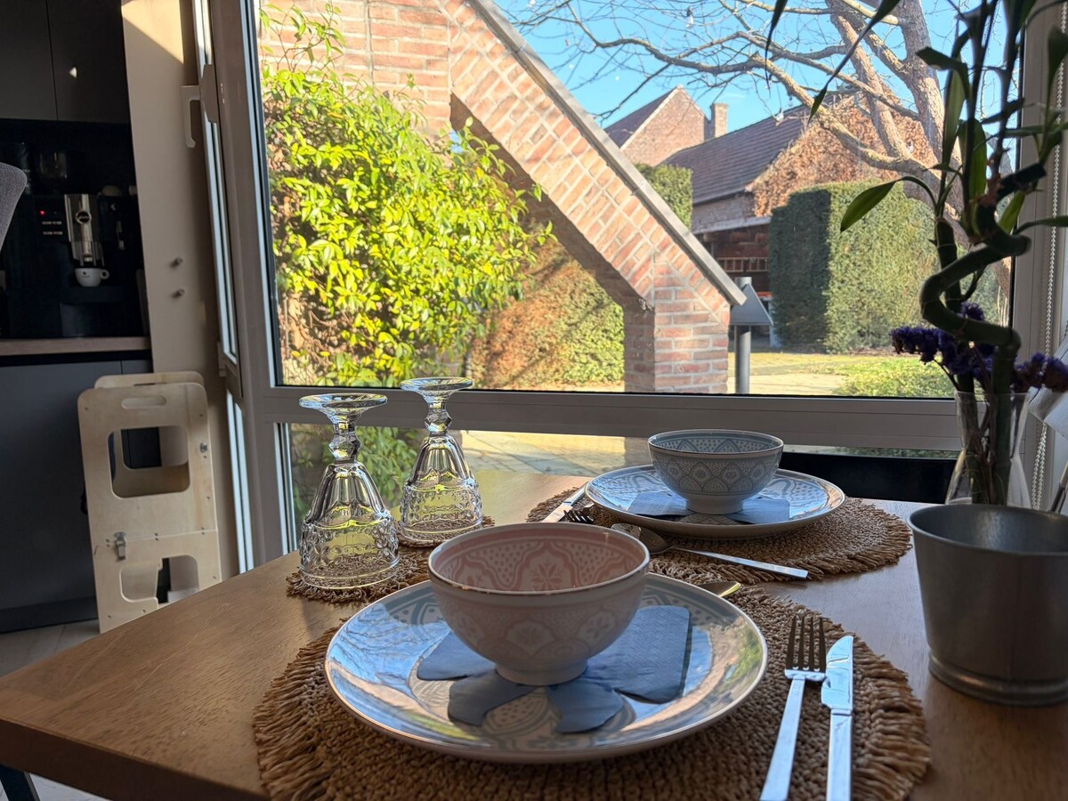 Instapklaar landhuis met bewezen B&amp;B, wellness, dierenfaciliteiten en uitzonderlijk privacy wonen en ondernemen in Maasmechelen. 