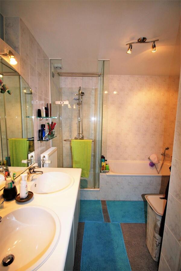 Ruim en lichtrijk appartement met groot terras te Koekelare 