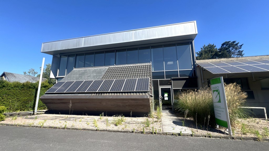 Bedrijfsgebouw met woning te koop vlakbij N60 in Gavere