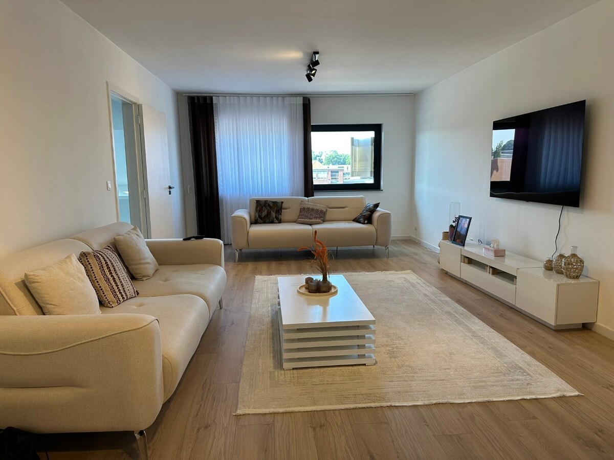 VERNIEUWD   appartement met 3 slaapkamers 