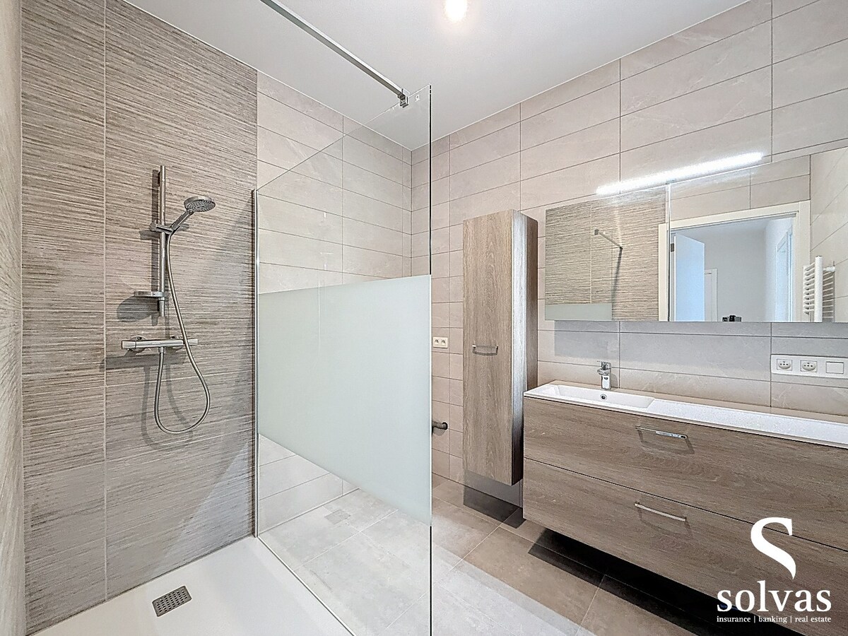 Stijlvol nieuwbouwappartement met uniek zicht op het water te Bellem 