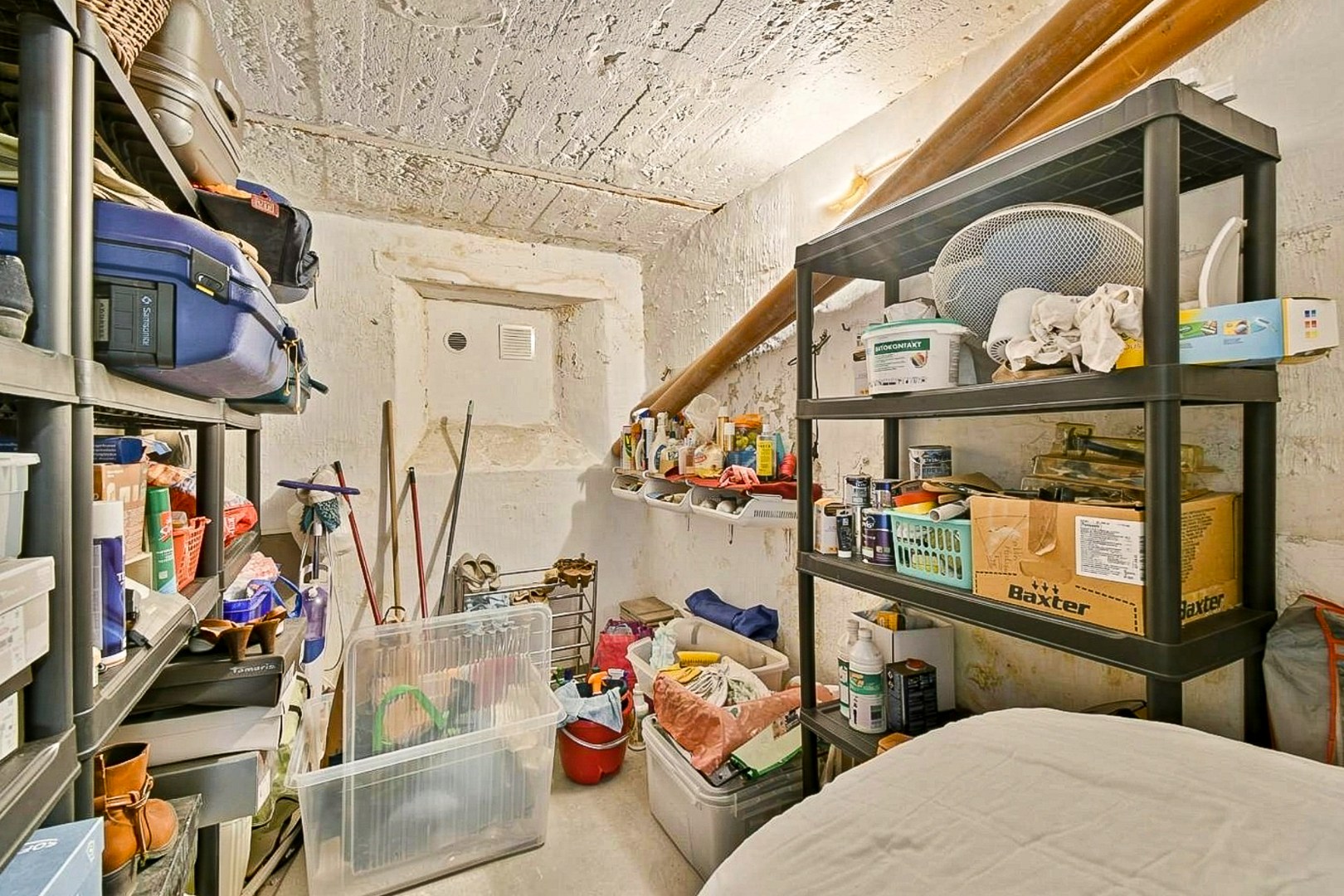 Instapklaar gelijkvloers appartement met privatieve toegang, garage, zonnige tuin en terras nabij zee 