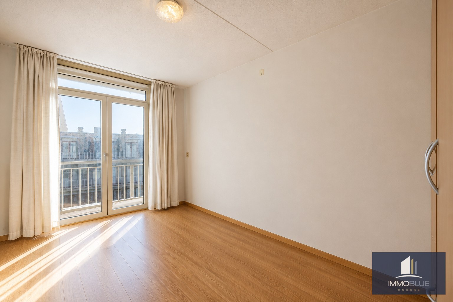 Appartement met frontaal zeezicht. 