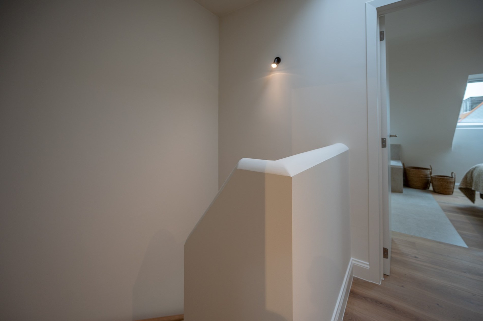 et strand.Magnifique appartement en duplex magnifiquement rénové avec vue latérale sur la mer, 2 chambres à coucher complètes, 2 grandes terrasses et un niveau de finition exceptionnel, situé à quelqu 