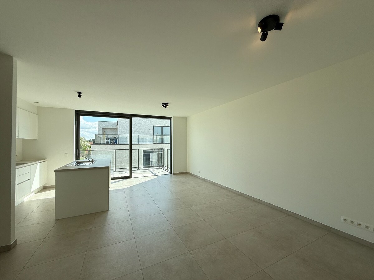 Nieuwbouwappartement met autostandplaats te Izegem 