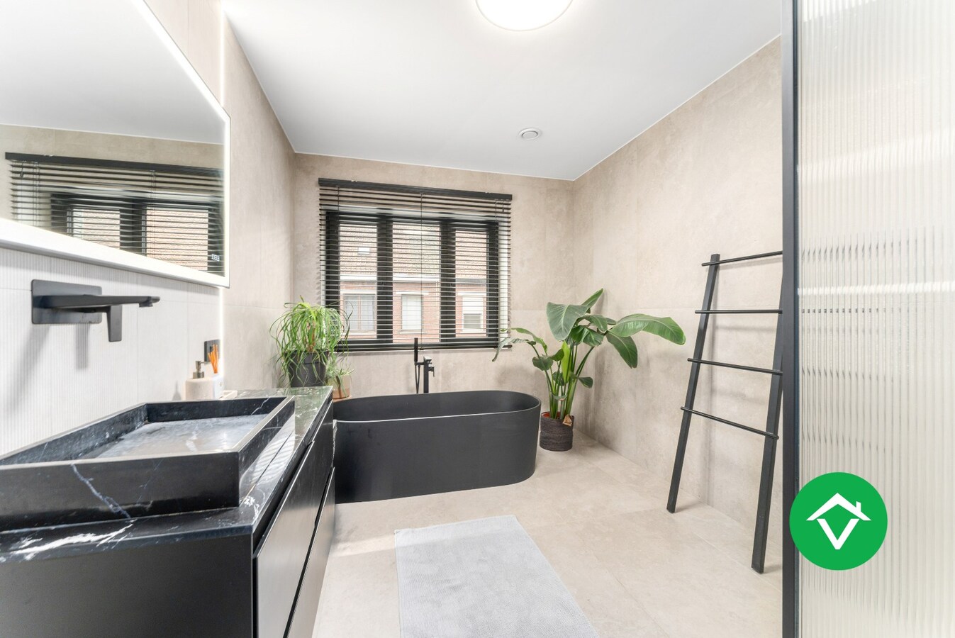 Hoog gerenoveerde woning met tuin en 4 slaapkamers te Roeselare 