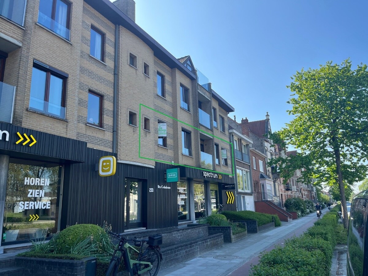 Bijzonder goedgelegen, ruim 3-slaapkamer-appartement met riant zonneterras 