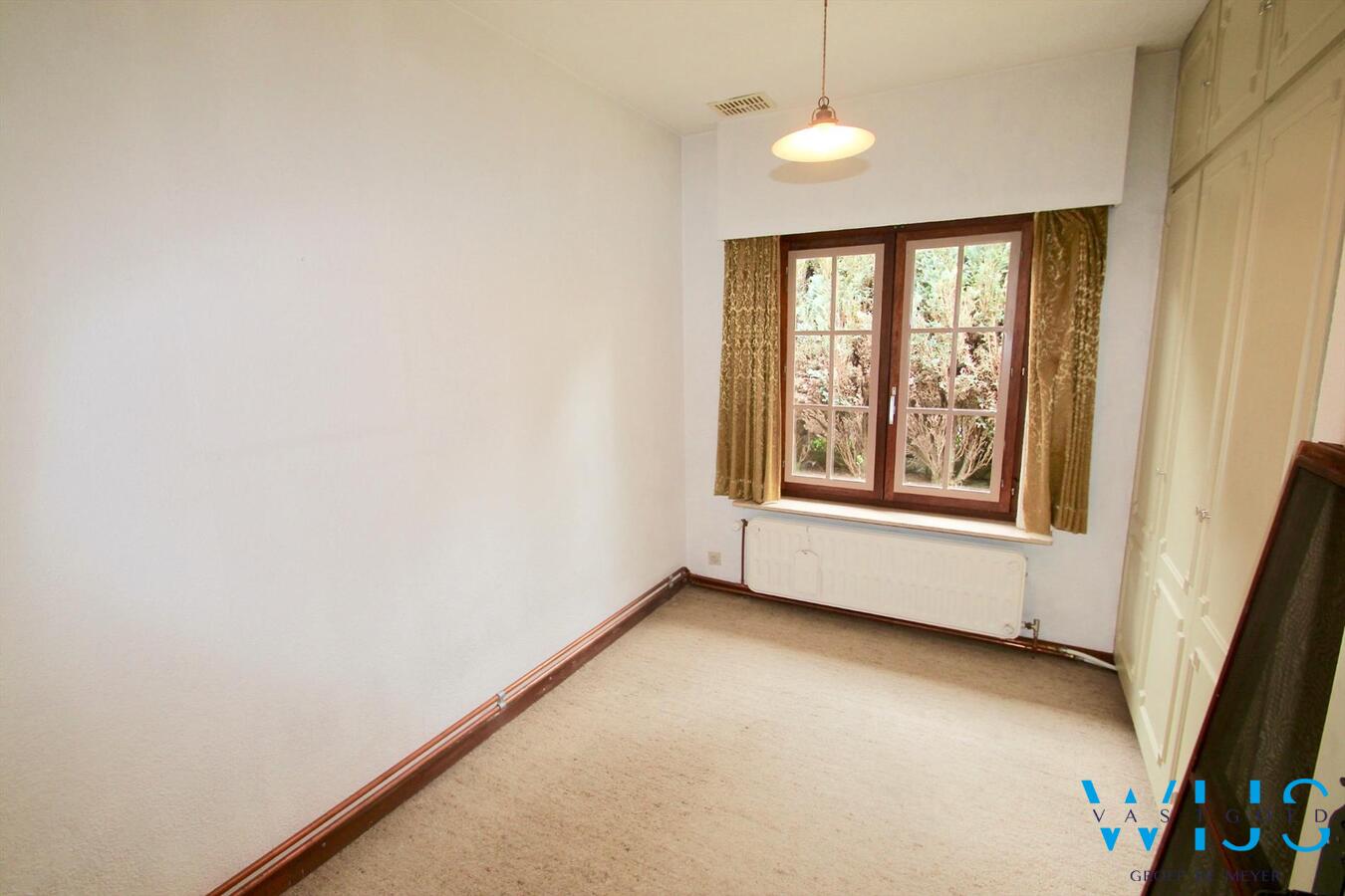 Op te frissen bungalow op een prachtig perceel van 960 vierkante meter te Oostakker ! 