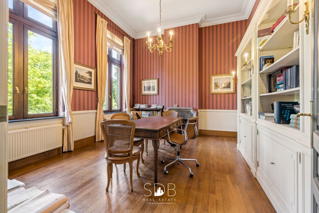 Prachtig kasteel met omringend park, weilanden en stalgebouw op circa 5hectare 