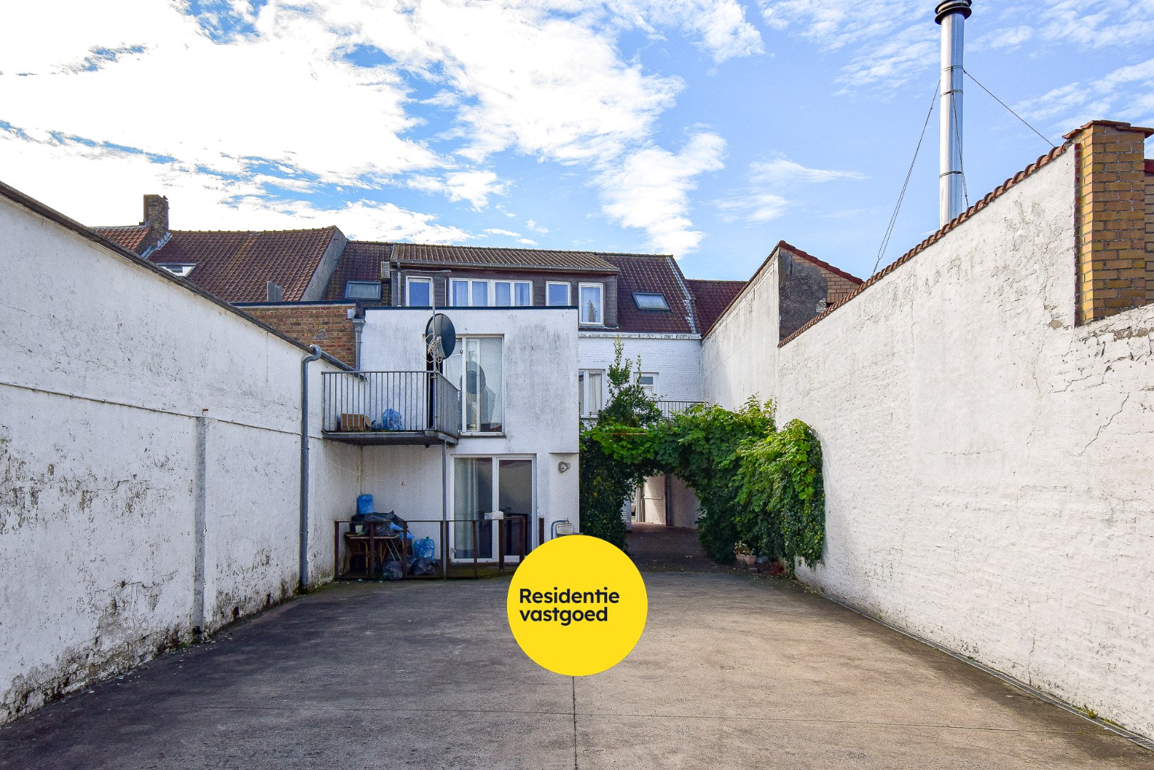 Opbrengsteigendom met 7 entiteiten in centrum Gistel 