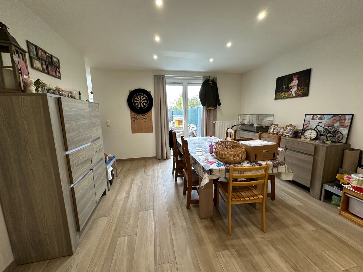 Ruime 3-slaapkamerappartement in het centrum van Merkem 