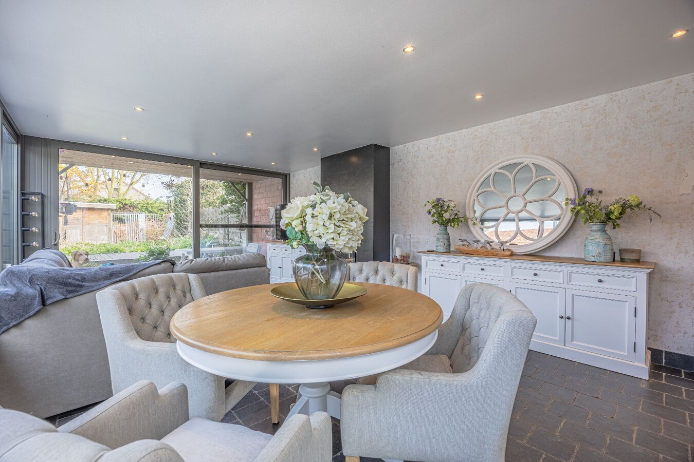 Uniek handelspand met woonst in het charmante Lissewege – tal van mogelijkheden! 