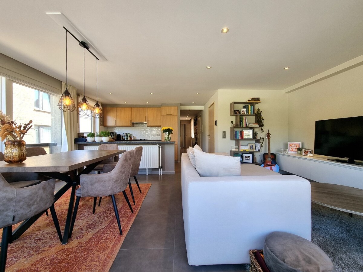 Aangenaam, zeer lichtrijk hoekappartement met open zichten - Heist 