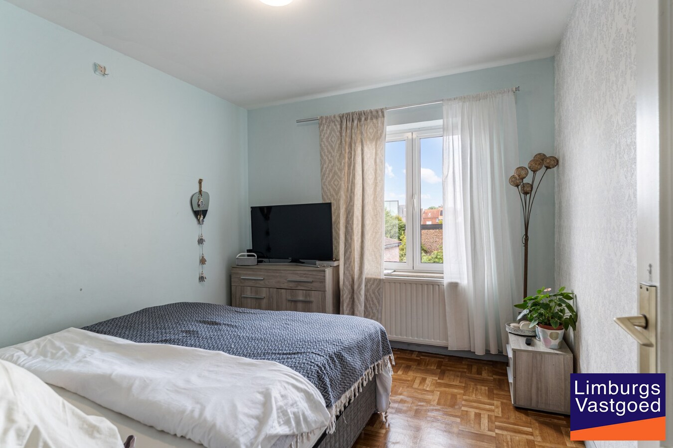 Commercieel uitstekend gelegen investeringspand bestaande uit winkel + duplex 