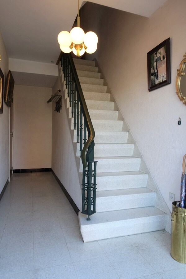 Karaktervolle woning met dubbele garage op 1.408m² 