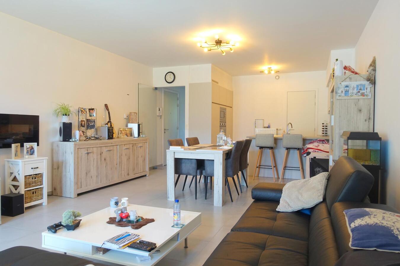 Lichtrijk appartement met terras 