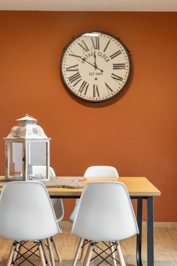 Recent, gelijkvloers appartement in een stijlvolle residentie mét ondergrondse parkeerplaats en kelderberging! 