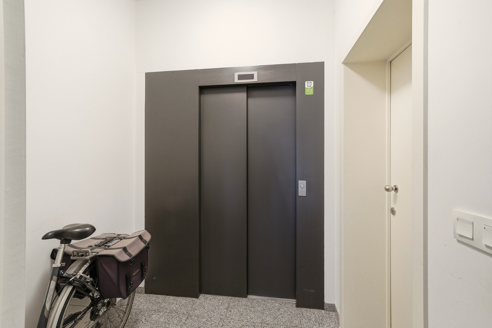 Investeringsopportuniteit: Duplexappartement (185 m²) met 2 zonneterrassen in hartje Oudenburg 