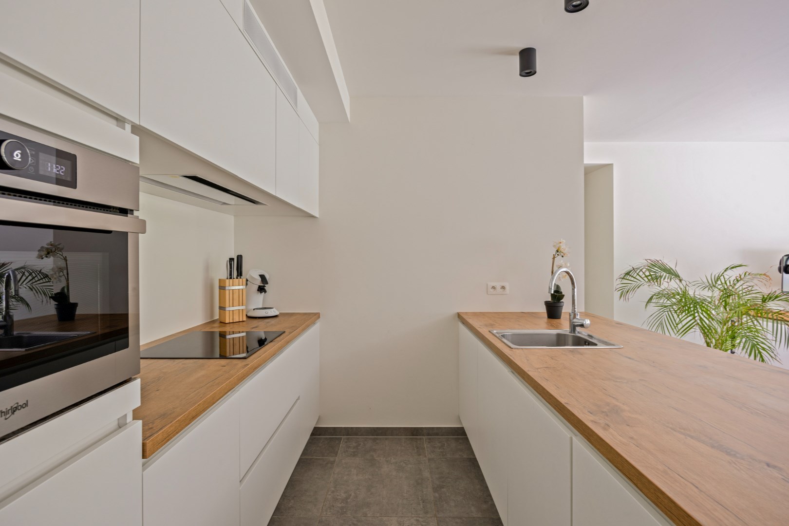 Ruim appartement met 2 slaapkamers en tuin + autostaanplaats vlakbij autostrade - EPC 68 kWh/m² 