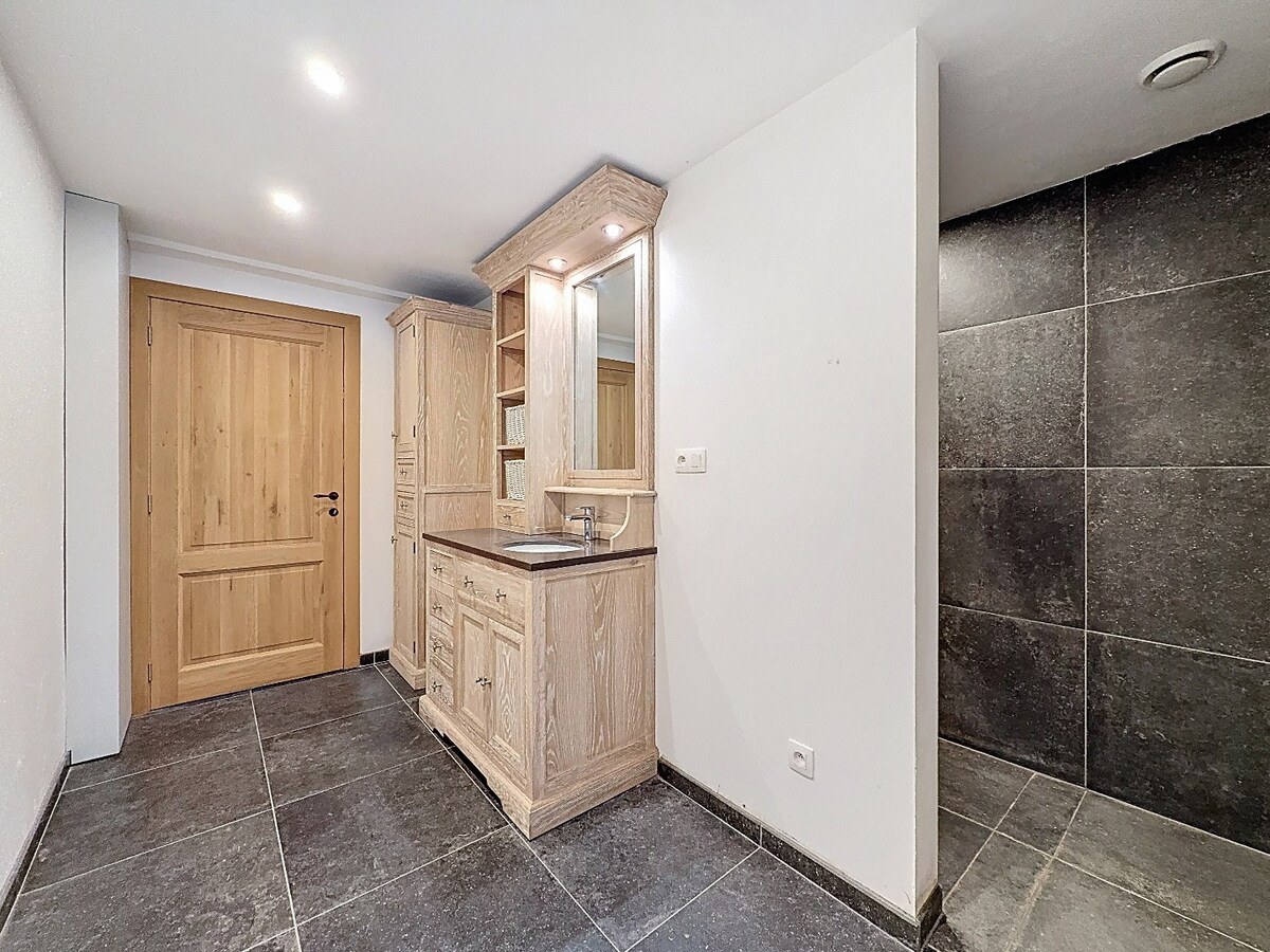 Ruime, vernieuwde HOB met leuke tuin te Zwalm 