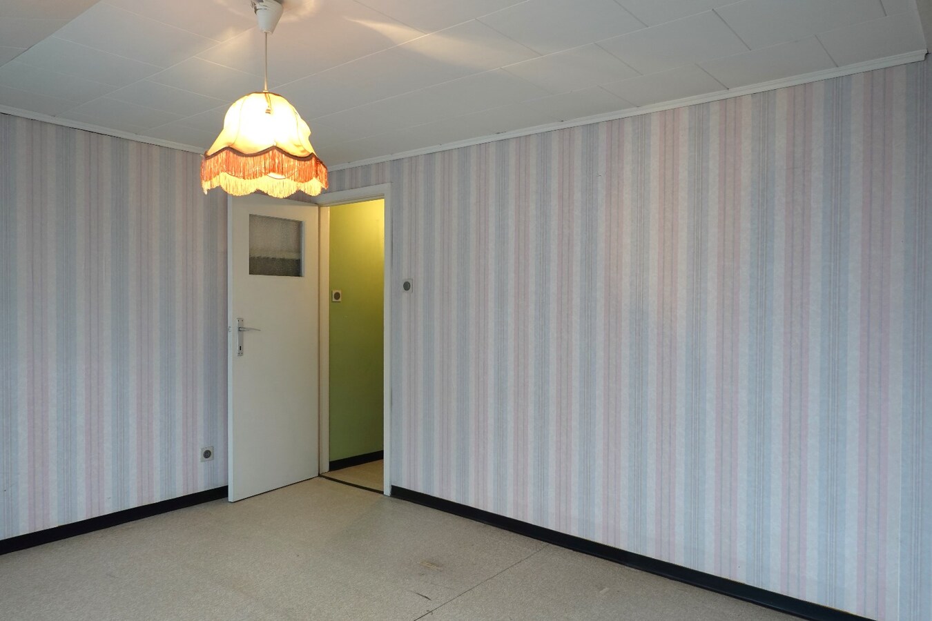 Te renoveren woning op uitstekende ligging in Varsenare 