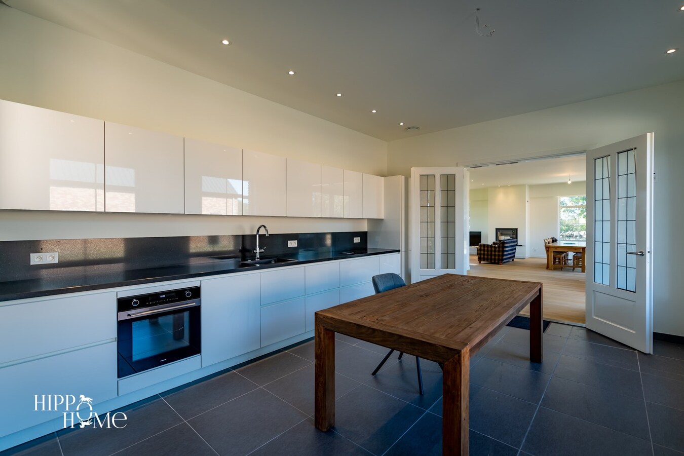 Hedendaags woning met hangar en aanpalend grasland op +/- 1,5ha 