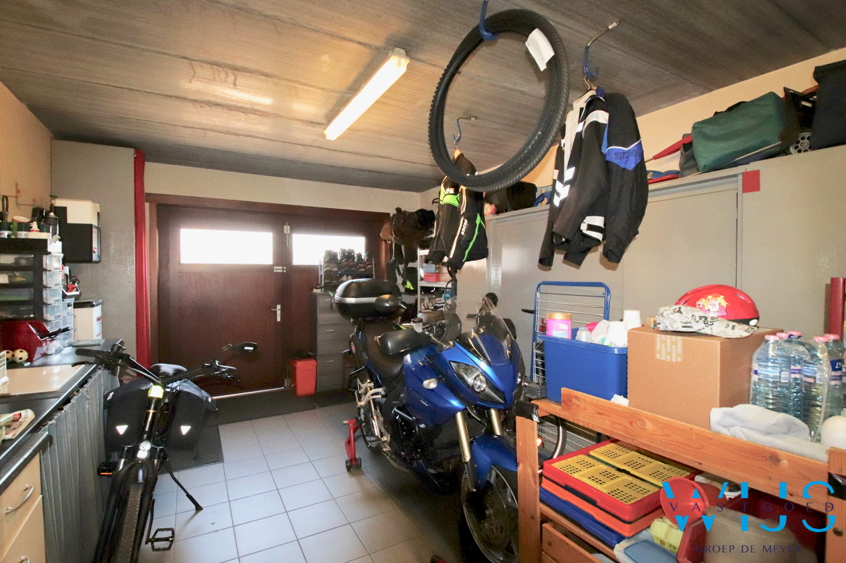 Instapklaar woonhuis met 4 slaapkamers op 936m² te Zelzate! 