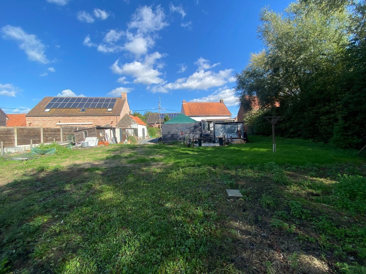 Vrijstaande woning op ruim perceel van 896m² 