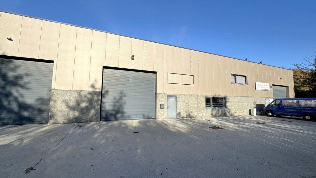 Magazijnen met kantoor te huur nabij E313 in Ranst