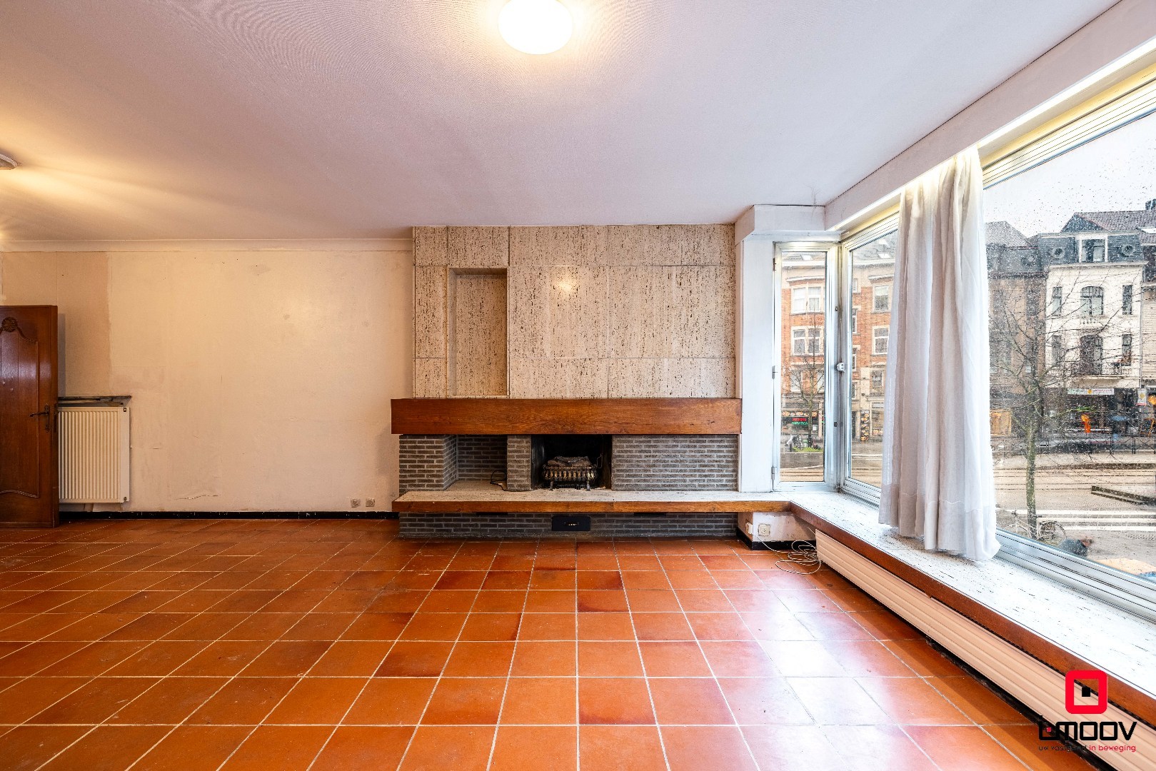 Ruime te renoveren stadswoning met garage en vier slaapkamers in de stationswijk 