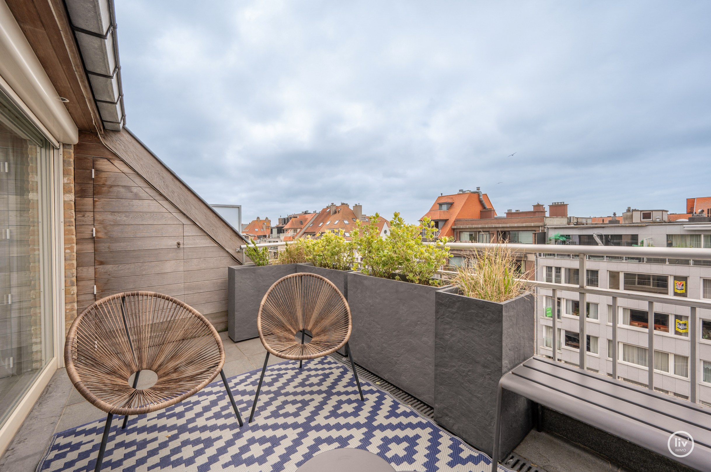 Zuidgericht en tevens instapklaar 4-slaapkamer appartement (159m2!) voorzien van 2 ruime terrassen met mogelijkheid tot aankoop van een XL-garagebox. 