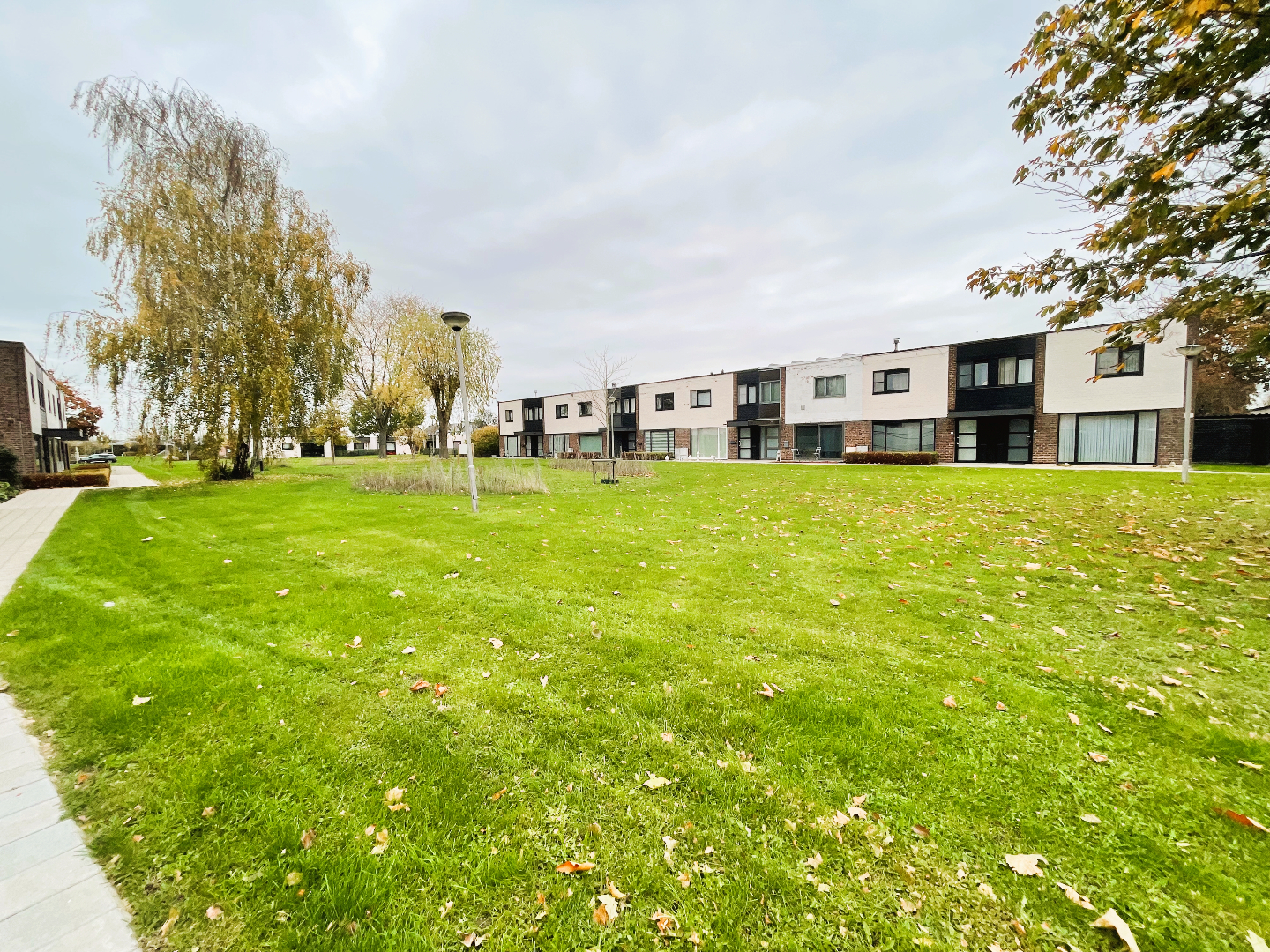 Halfopen woning met rustige ligging 