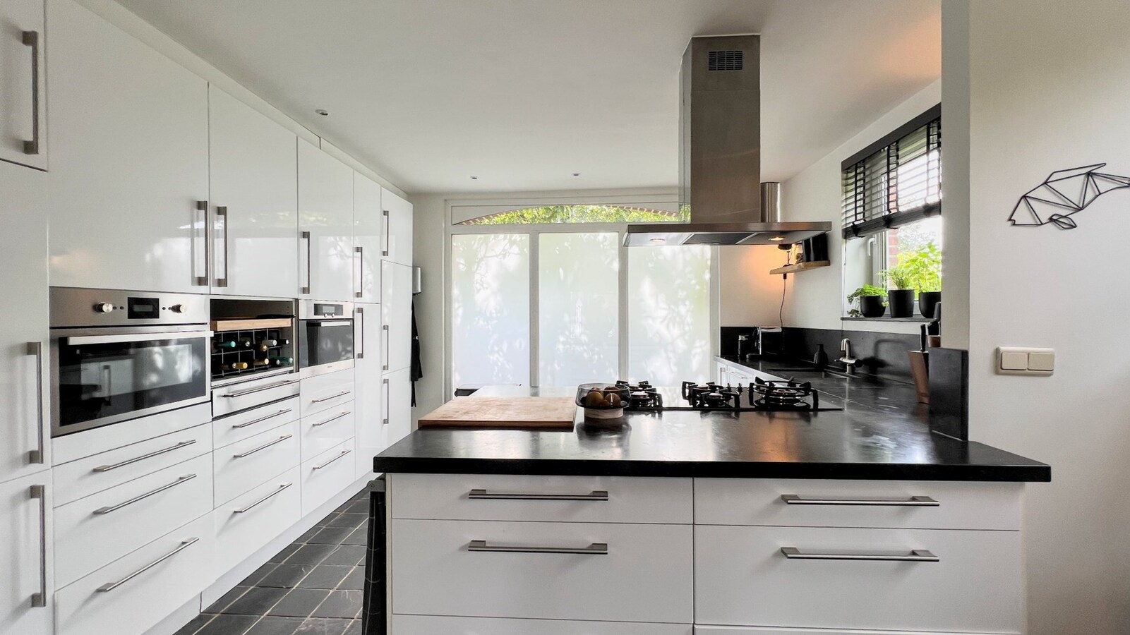 Instapklare gezinswoning op perceel van 2402 m² 