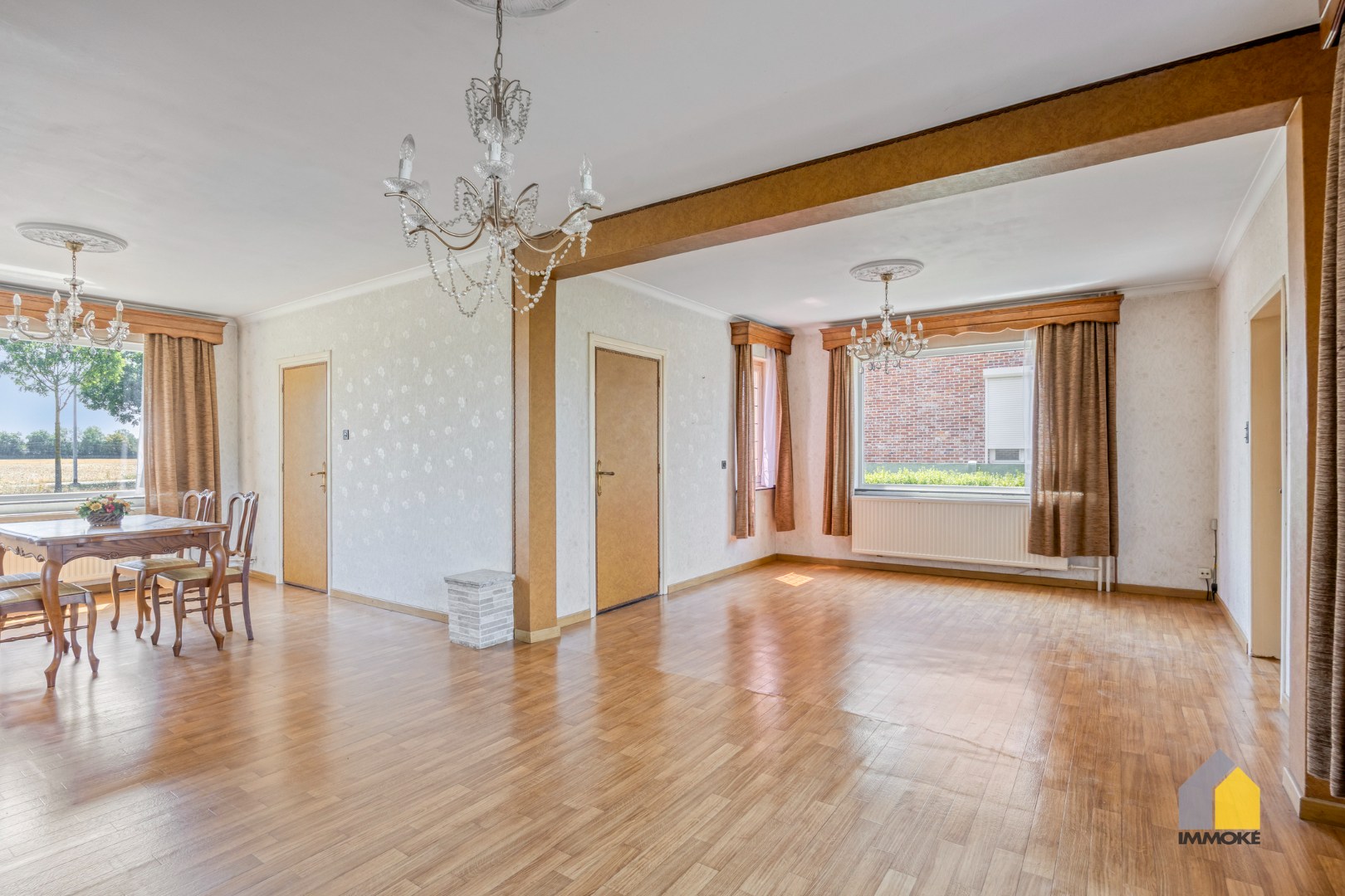 Karaktervolle, halfvrijstaande woning op 7a 31ca met aangrenzend weiland 16a 50ca. 