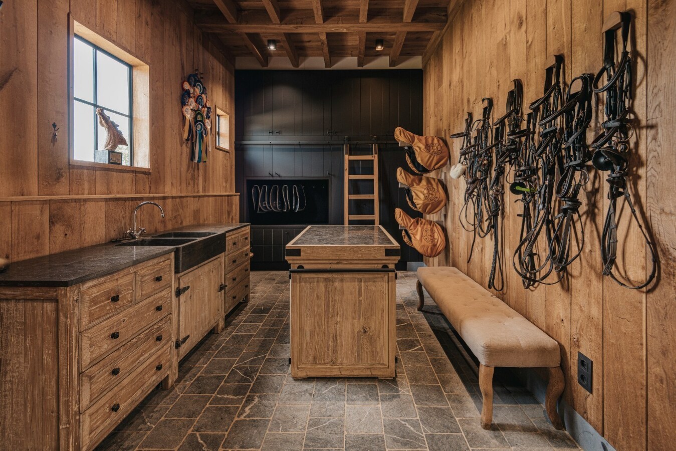 Exclusive equestrian accommodation on approx. 2,5 ha/6,18 acres in Geel (Antwerp region) 