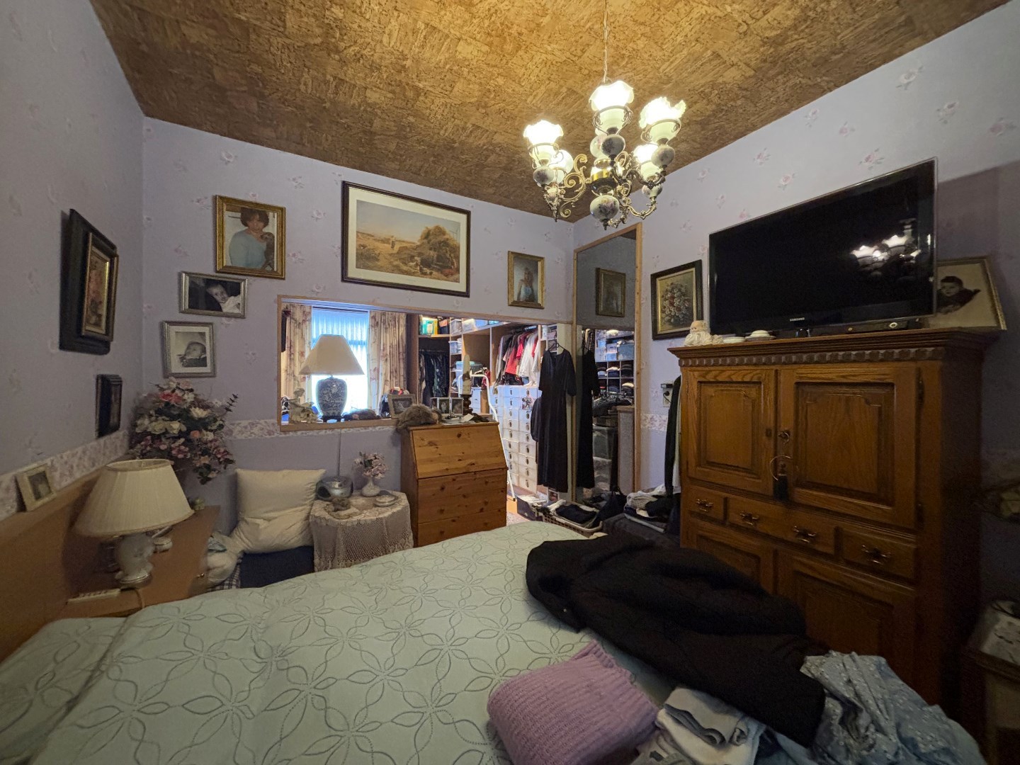 Gezinswoning met 6 slpk. en ruime garage op perceel van 1233m² te Leopoldsburg 