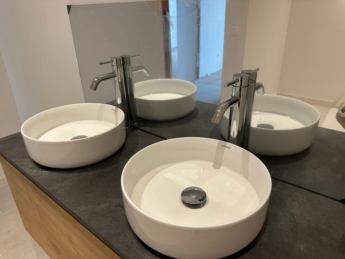 Nieuw gelijkvloers appartement met terras en tuintje 