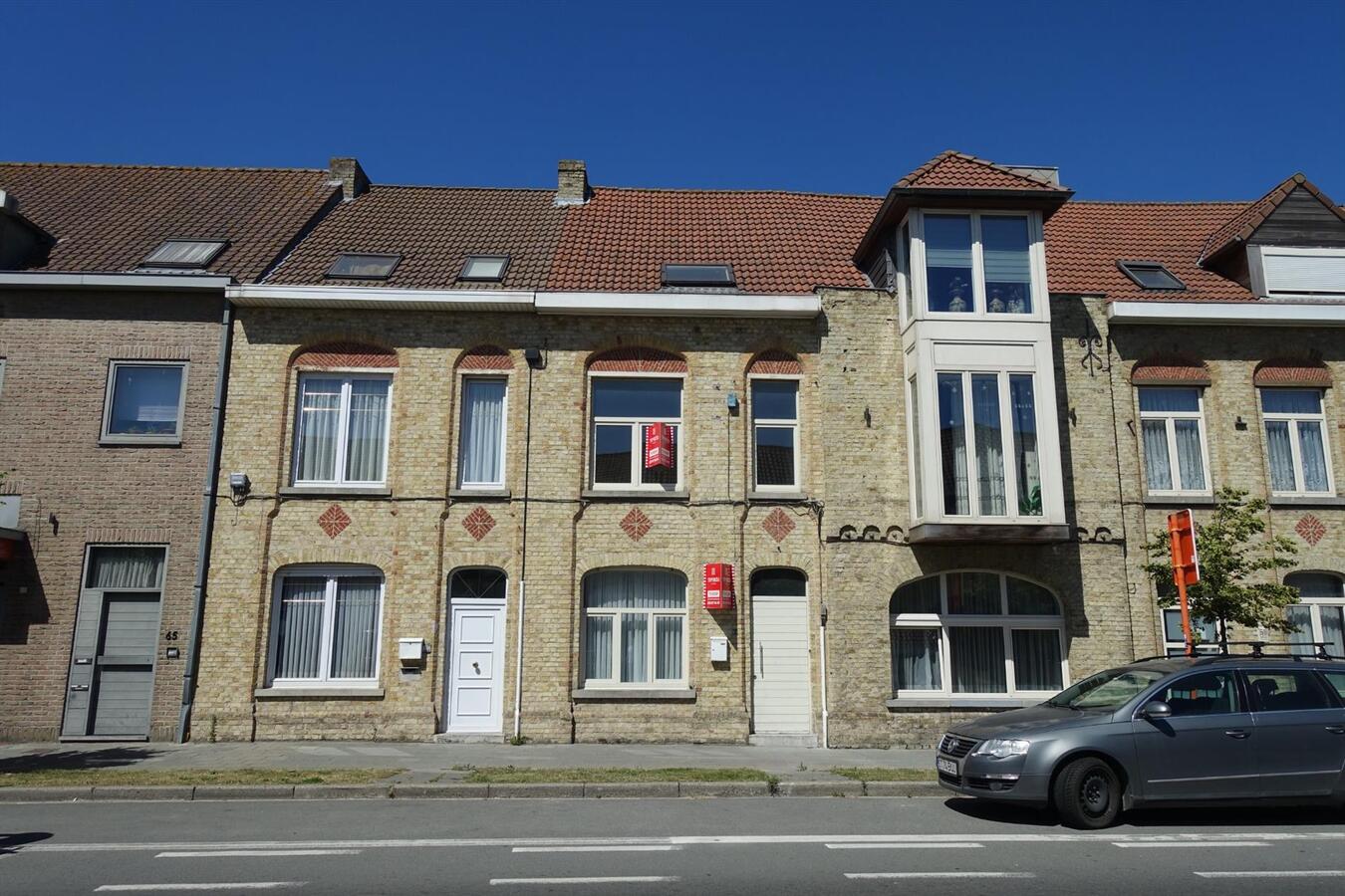 Charmante stadswoning met uitweg achteraan 