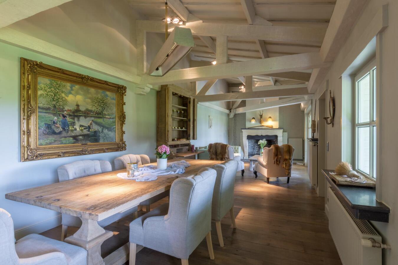 Exclusief landhuis met bijbouw op uniek natuurdomein 