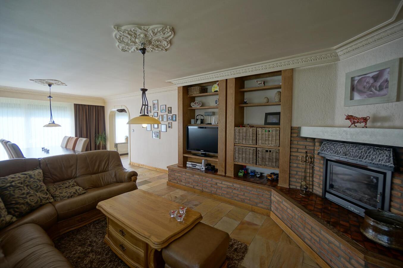 Landhuis met stallen, piste en weide op ca. 3800m² te Neerpelt (Limburg) 